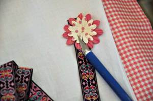 making-paper-flower-bookmar
