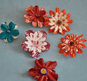 paper-flower-thumbtacks